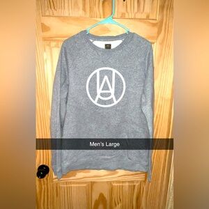 Men’s large under armour sweatshirt